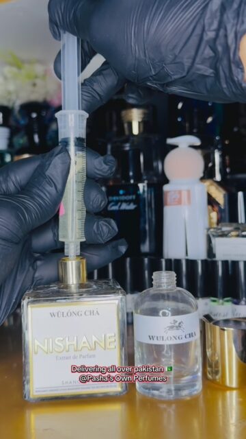 Decanting 30mls of nishane wulong cha for customer , #pasha103 #nishane
